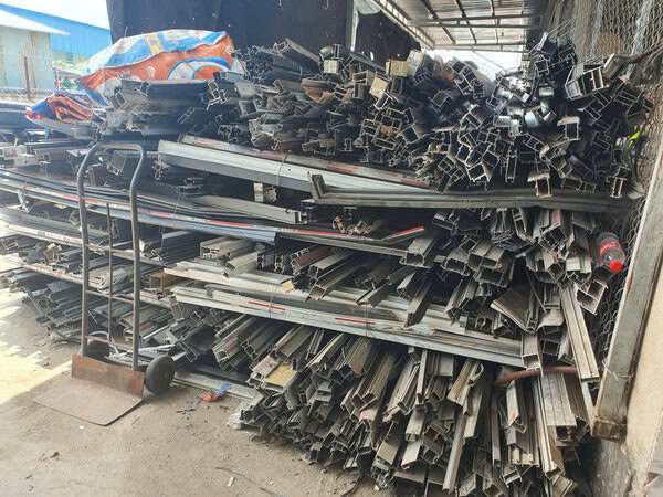 Thu mua cửa nhôm kính phế liệu tại Hà Nội
